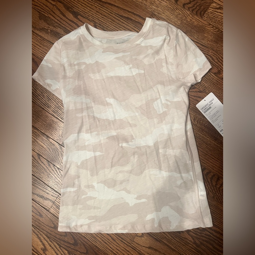 NWT Athleta camo t-shirt size xxs